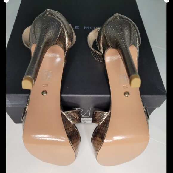 NWT Pelle Moda Ocean Platform Sandal in Platinum Brushed Snake,  Size 7 - Picture 12 of 16